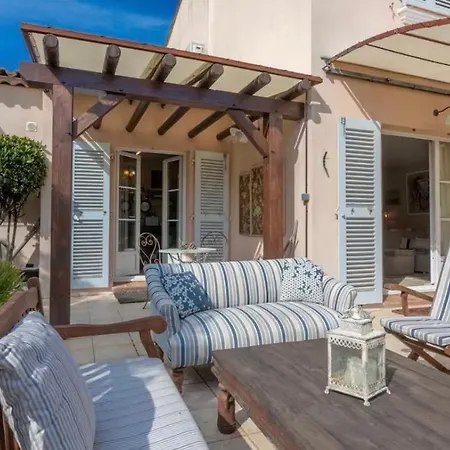 Hébergement de vacances Cosy Italian Chic! Jardin Bbq Piscine Et St-tropez à 5 Kilometres à 5mn!