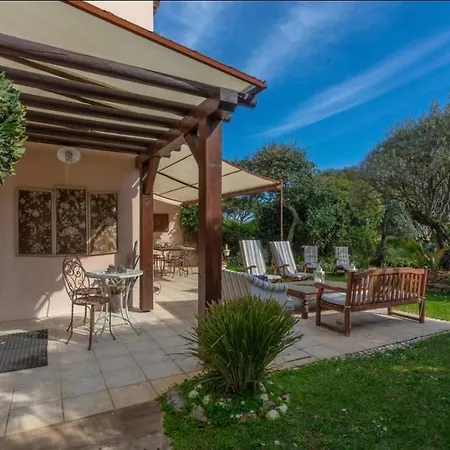 Hébergement de vacances Cosy Italian Chic! Jardin Bbq Piscine Et St-tropez à 5 Kilometres à 5mn!