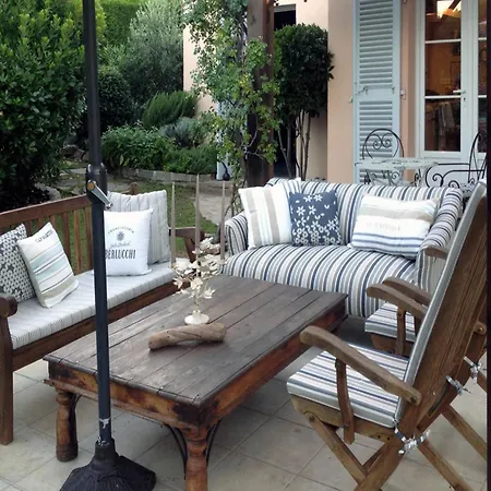 Cosy Italian Chic! Jardin Bbq Piscine Et St-tropez à 5 Kilometres à 5mn!